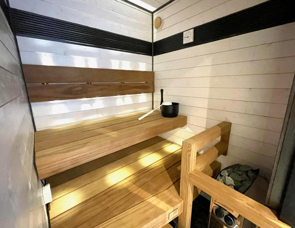 Cozy Renovated House With A Lot Of Parking Space. Haparanda  Bagian luar foto